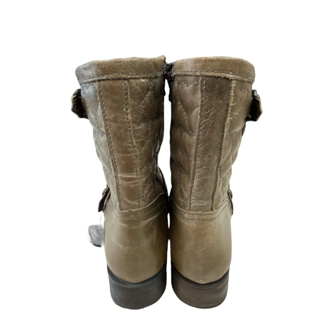 Boots Ankle Flats By Betsey Johnson In Taupe, Size: 8